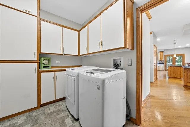 $710,000 | 4 Bernay Court, Cary, IL 60013