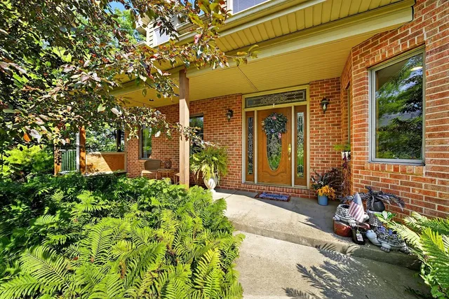 $710,000 | 4 Bernay Court, Cary, IL 60013