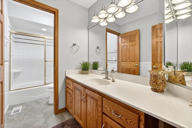 $710,000 | 4 Bernay Court, Cary, IL 60013