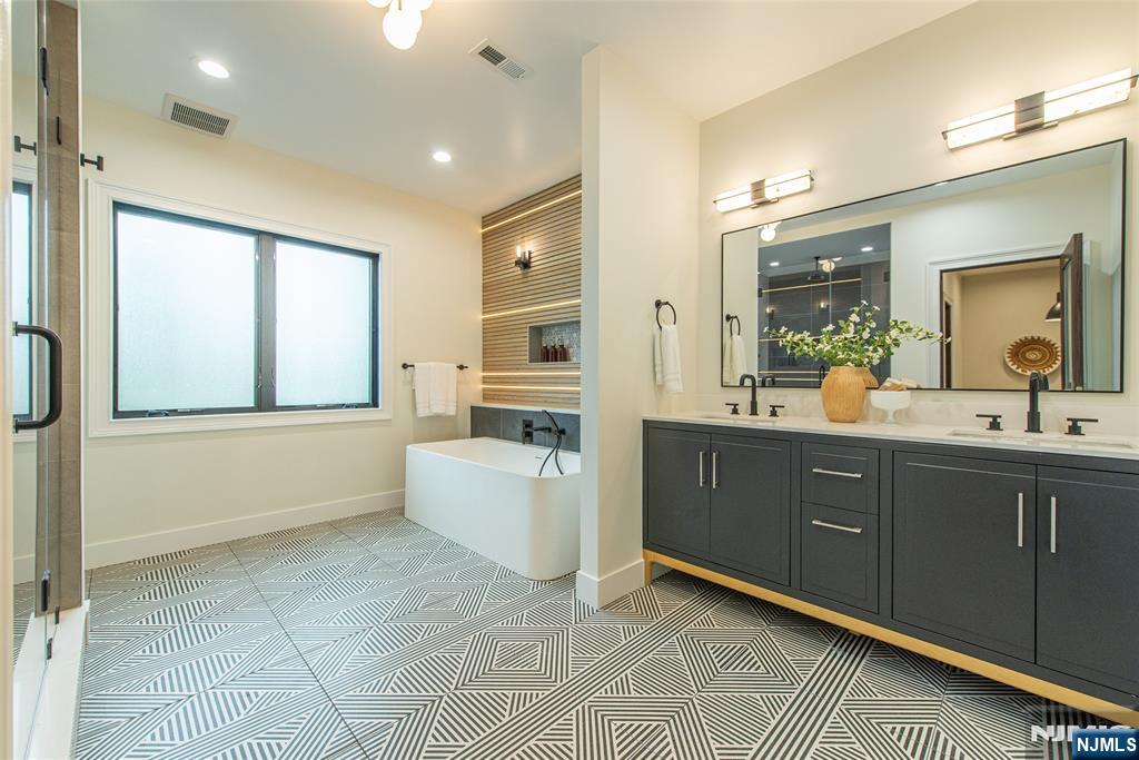 98 Haddenfield Road Clifton, NJ 07013 - Photo 31 of 50