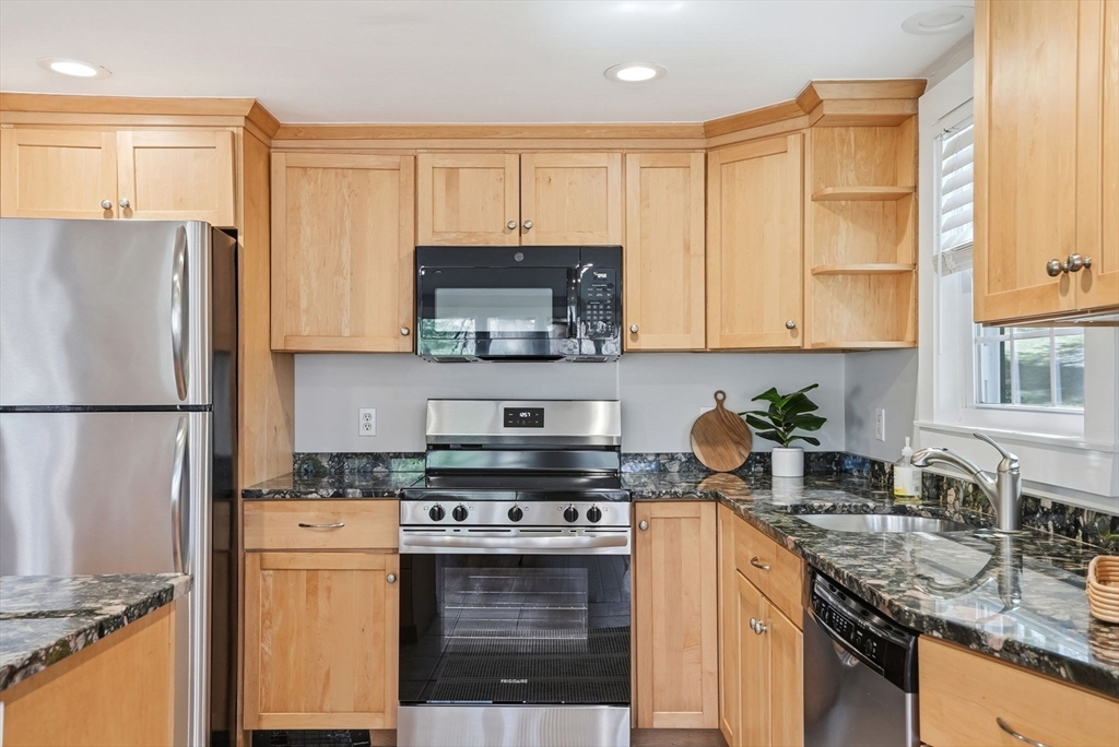 512 Spring Street Marshfield, MA 02050 - Photo 14 of 34 Gallery Image 14