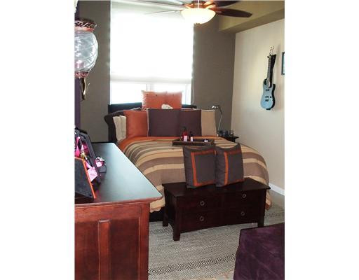 234 Northeast 3rd Street, Unit 1802 Miami, FL 33132 - Photo 5 of 25 a living room with furniture and a window