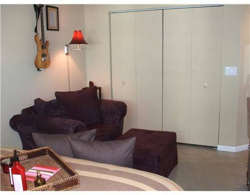 234 Northeast 3rd Street, Unit 1802 Miami, FL 33132 - Photo 7 of 25 a living room with furniture and a couch