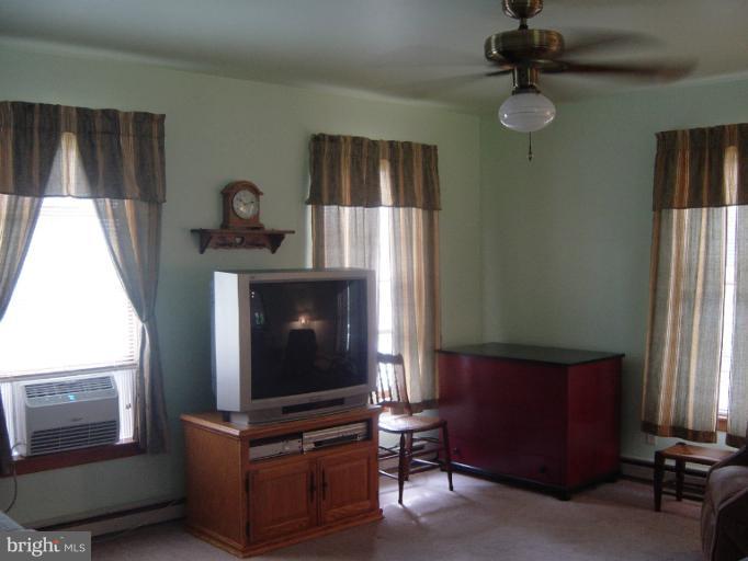 1623 Stone Boundary Road Cambridge, MD 21613 - Photo 9 of 30 Living Room