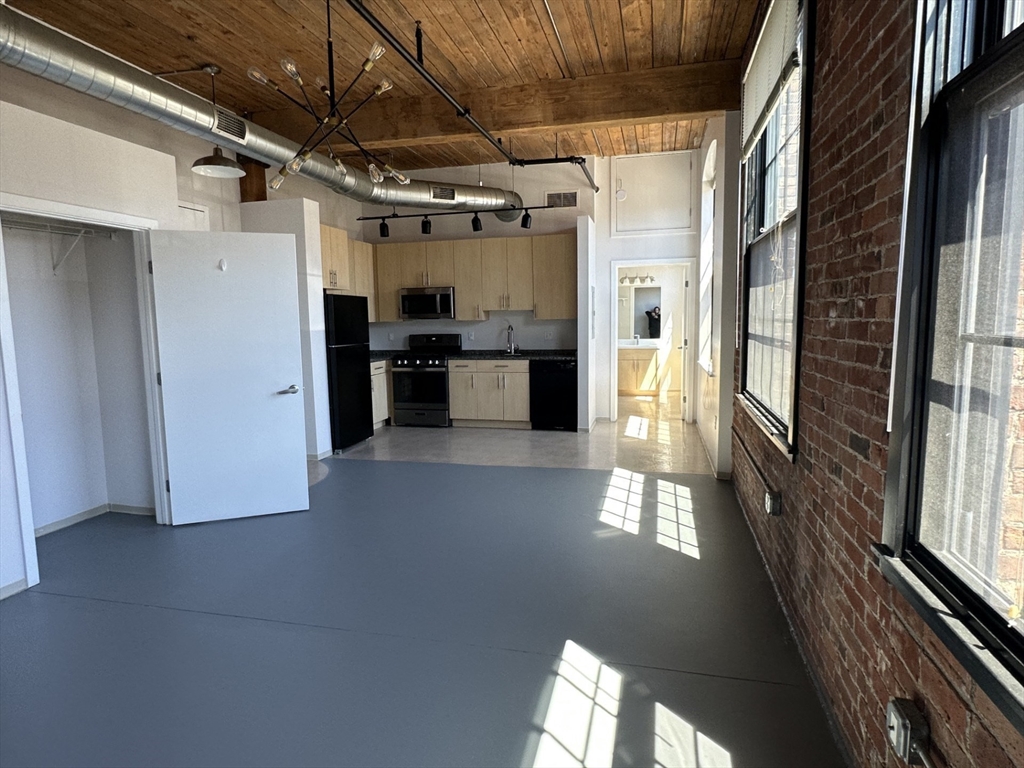 88 Gerrish Avenue, Unit 302 Chelsea, MA 02150 - Photo 3 of 10