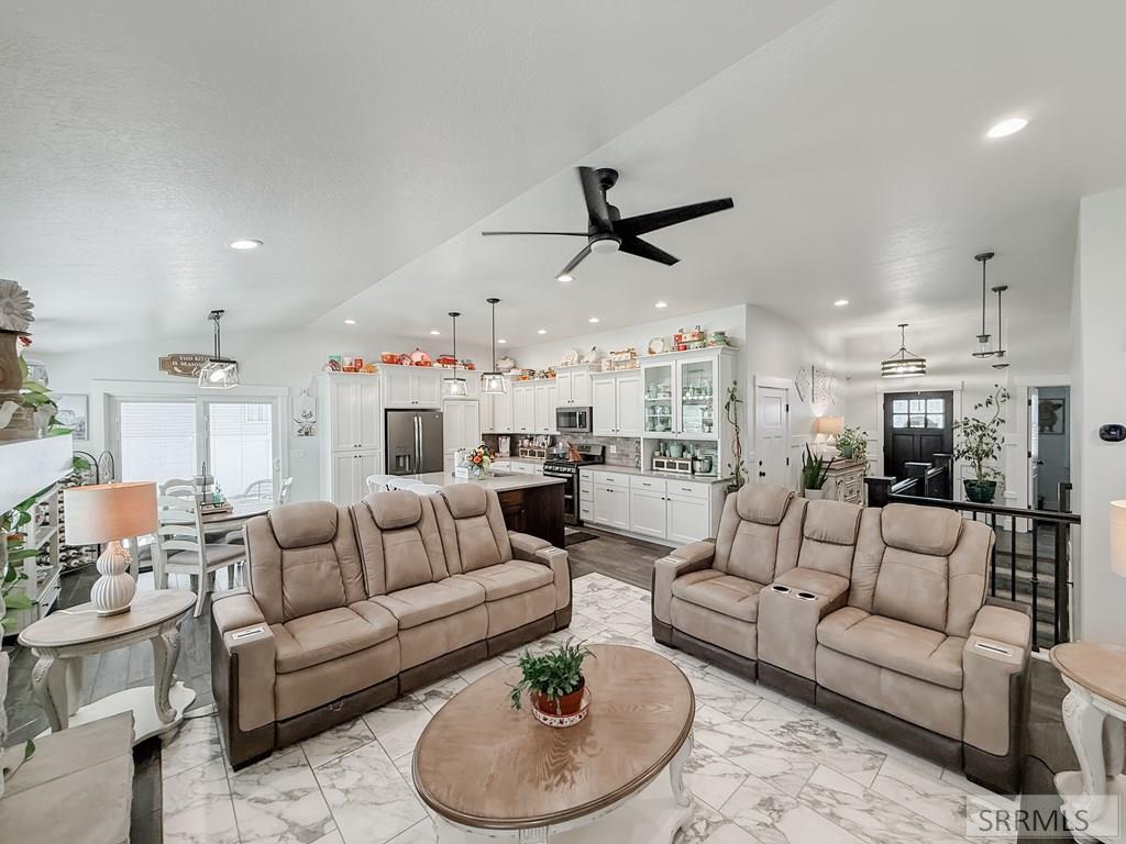 2416 Courtney Street Pocatello, ID 83201 - Photo 9 of 49