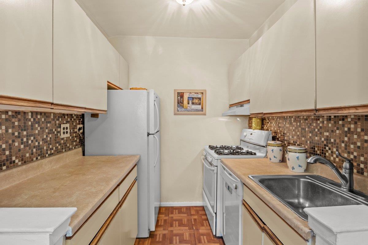 5601 Riverdale Avenue, Unit 5F Bronx, NY 10471 - Photo 15 of 25 a kitchen with a sink stove and refrigerator
