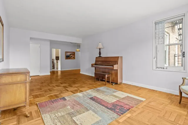 a view of a livingroom with furniture and windows