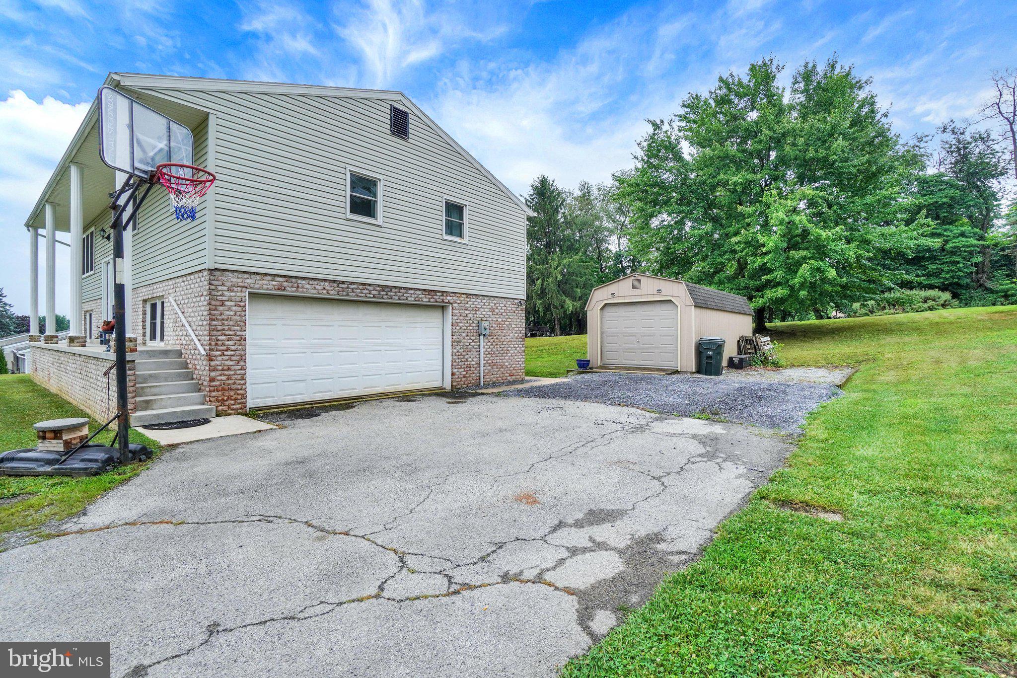 836 Elham Drive York, PA 17406 - Photo 4 of 29