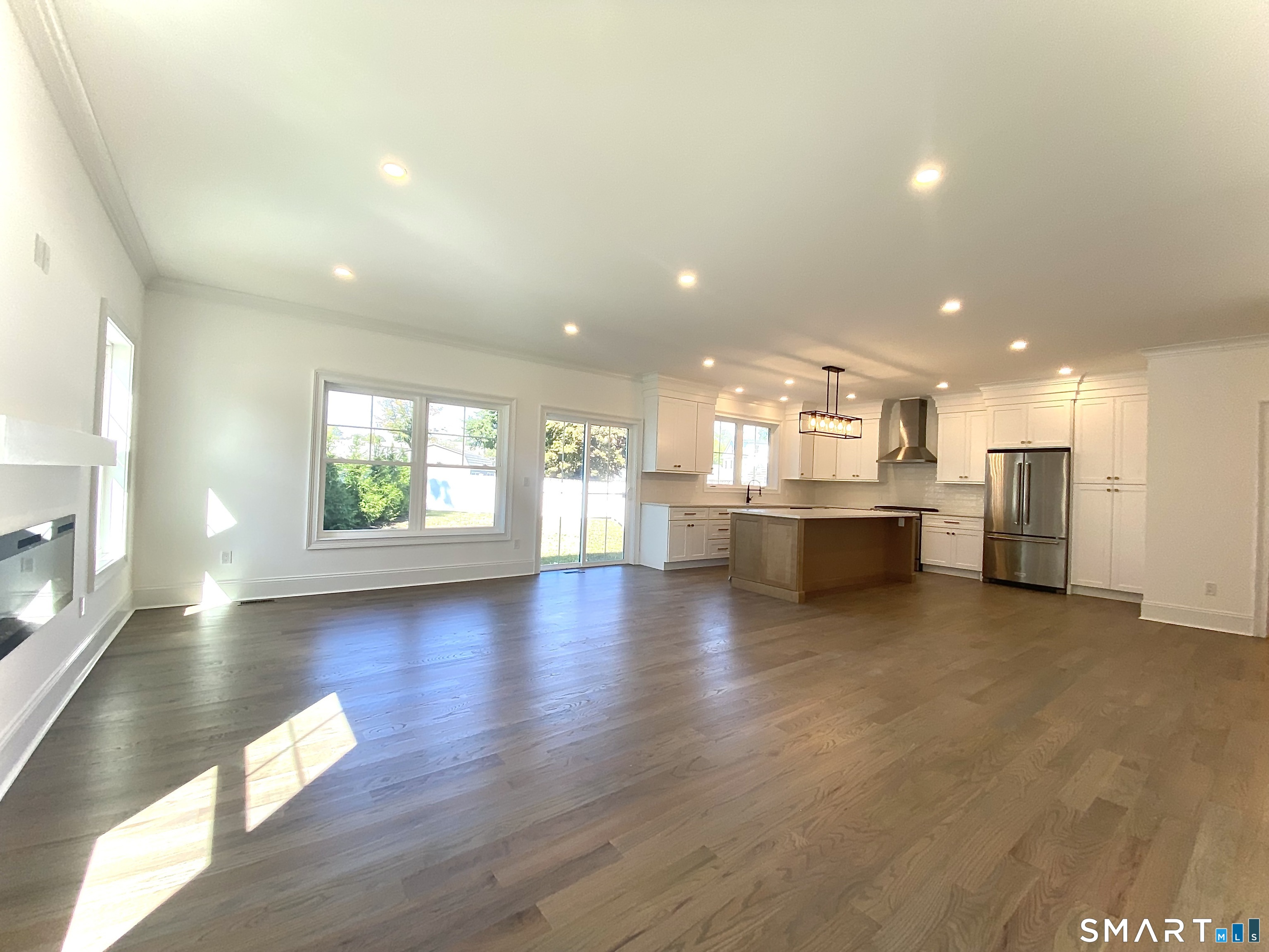 28 Country Road Fairfield, CT 06824 - Photo 4 of 14