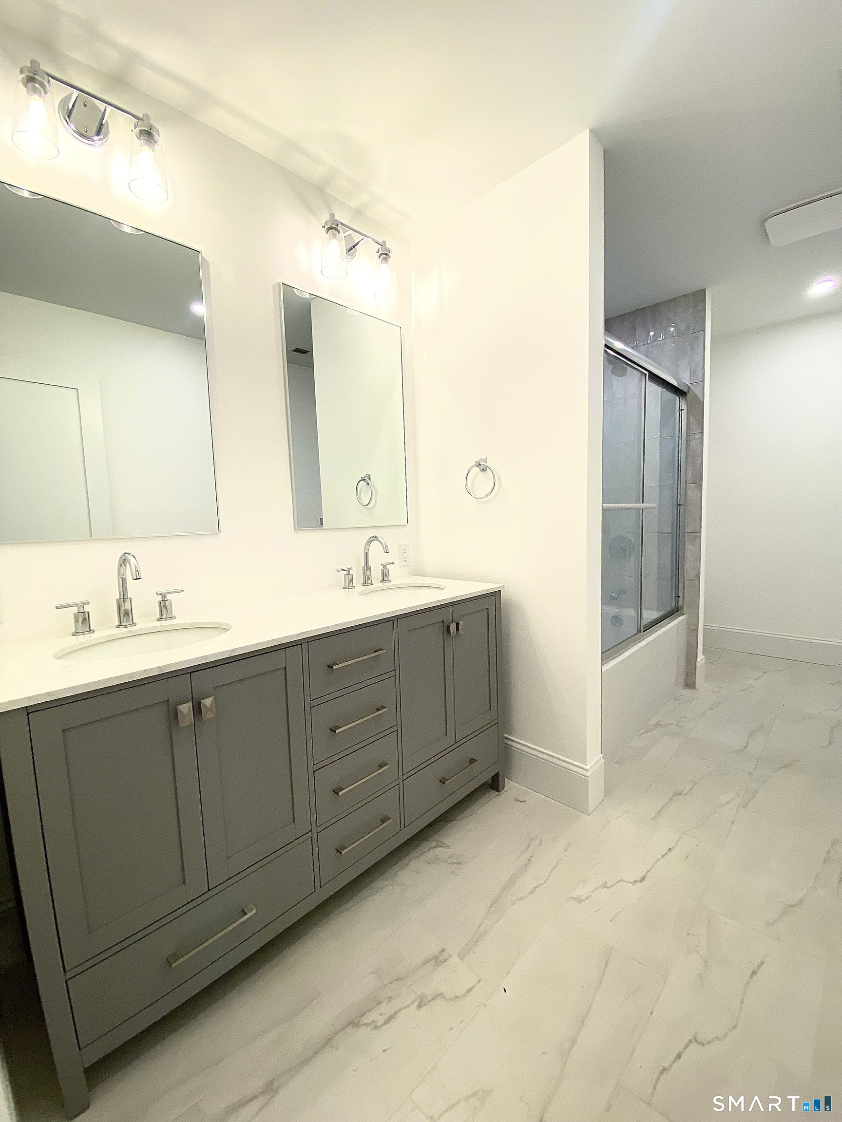 28 Country Road Fairfield, CT 06824 - Photo 6 of 14 2nd Bath