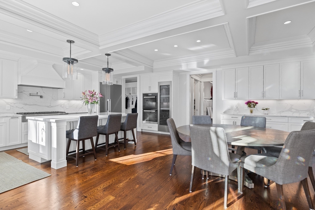 36 Oakridge Road Wellesley, MA 02481 - Photo 8 of 42