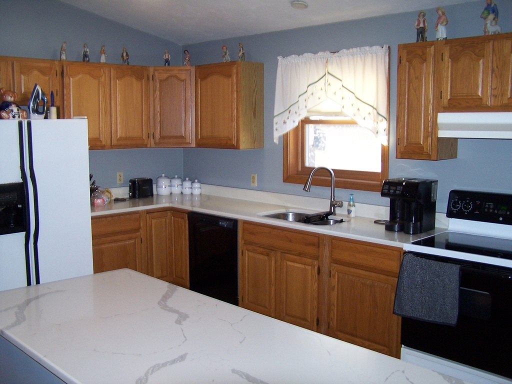 35 Bigelow Road Webster, MA 01570 - Photo 8 of 10 Gallery Image 8