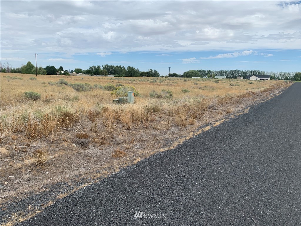 5646 Northeast 4.4 Road Moses Lake, WA 98837 - Photo 3 of 5 Gallery Image 3