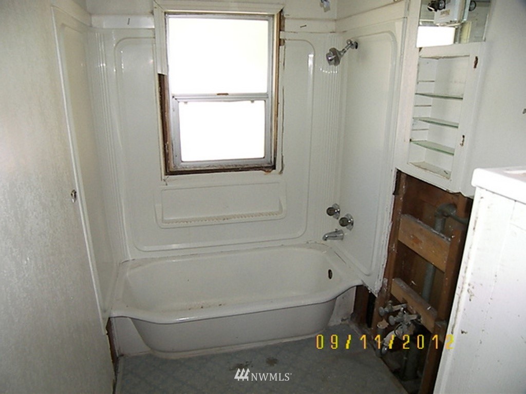 145 Oak Street Bremerton, WA 98310 - Photo 11 of 13 Gallery Image 11