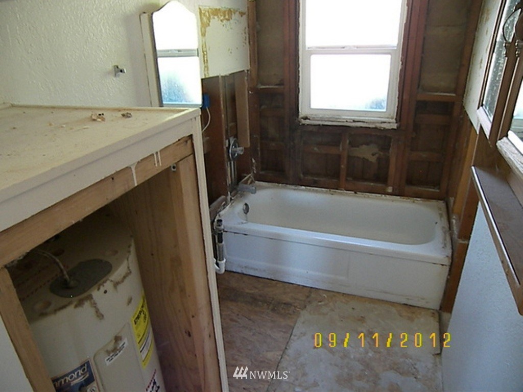 145 Oak Street Bremerton, WA 98310 - Photo 8 of 13 Gallery Image 8