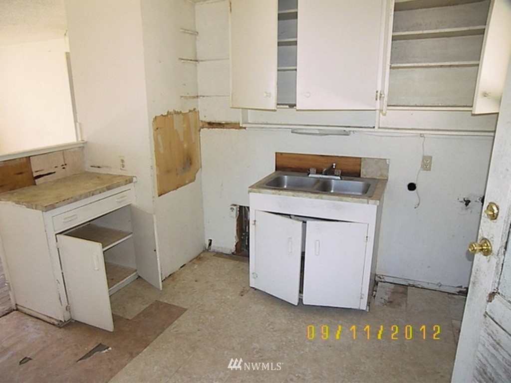 145 Oak Street Bremerton, WA 98310 - Photo 9 of 13 Gallery Image 9