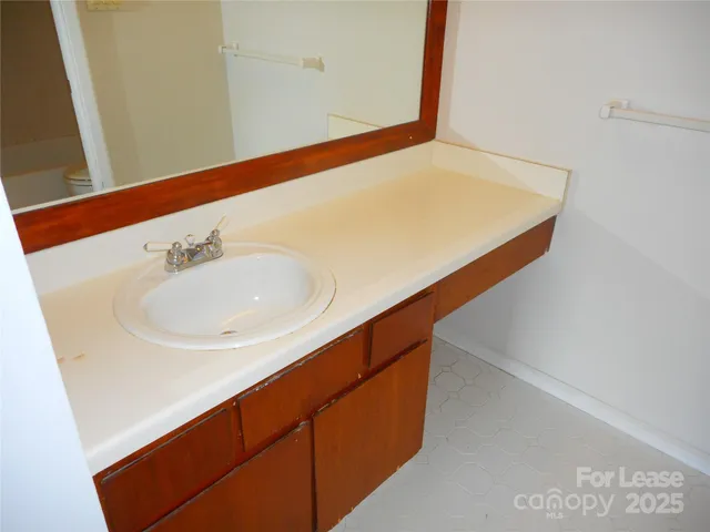 $1,200 | 5016 Sardis Road, Unit C, Charlotte, NC 28270