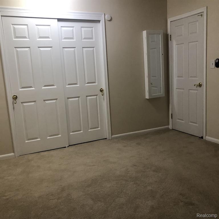 24051 Waltz Road New Boston, MI 48164 - Photo 17 of 31 Gallery Image 17