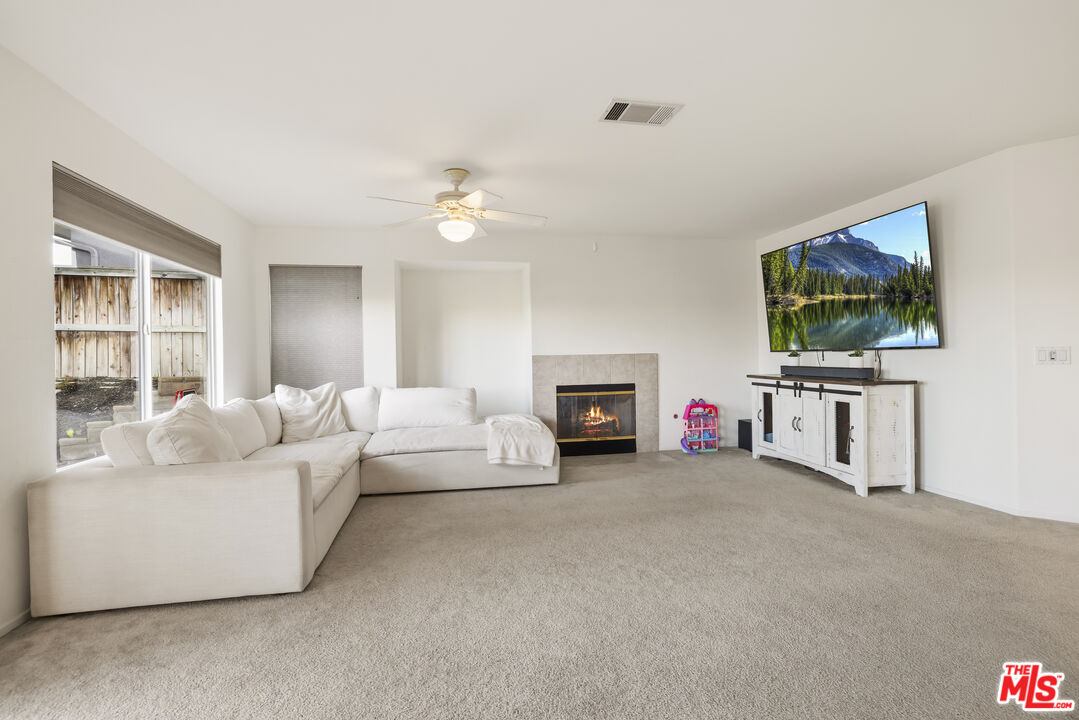 32610 Ridge Top Lane Castaic, CA 91384 - Photo 5 of 50
