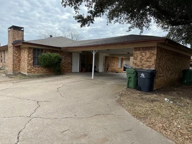 $300,000 | 2725 Petersburg Drive, Arlington, TX 76014