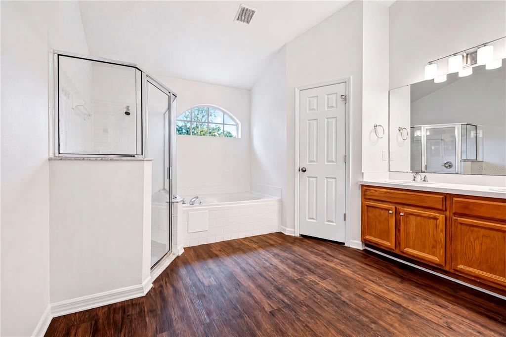 2302 Lyncrest Court Valrico, FL 33596 - Photo 8 of 22 Gallery Image 8