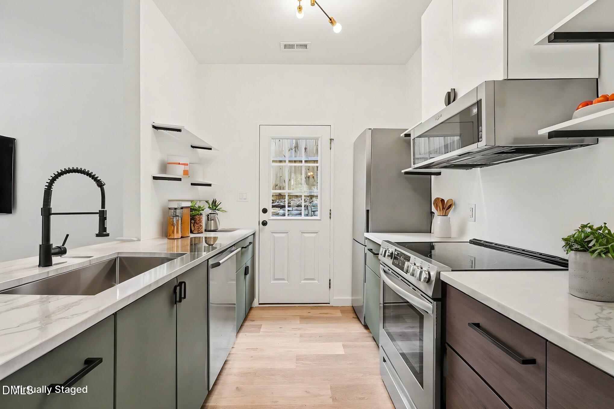 3833 Kelford Street Raleigh, NC 27606 - Photo 9 of 22 019_file_6303
