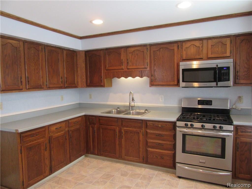 4904 Main Street Applegate, MI 48401 - Photo 11 of 39 IMG_7295.JPG