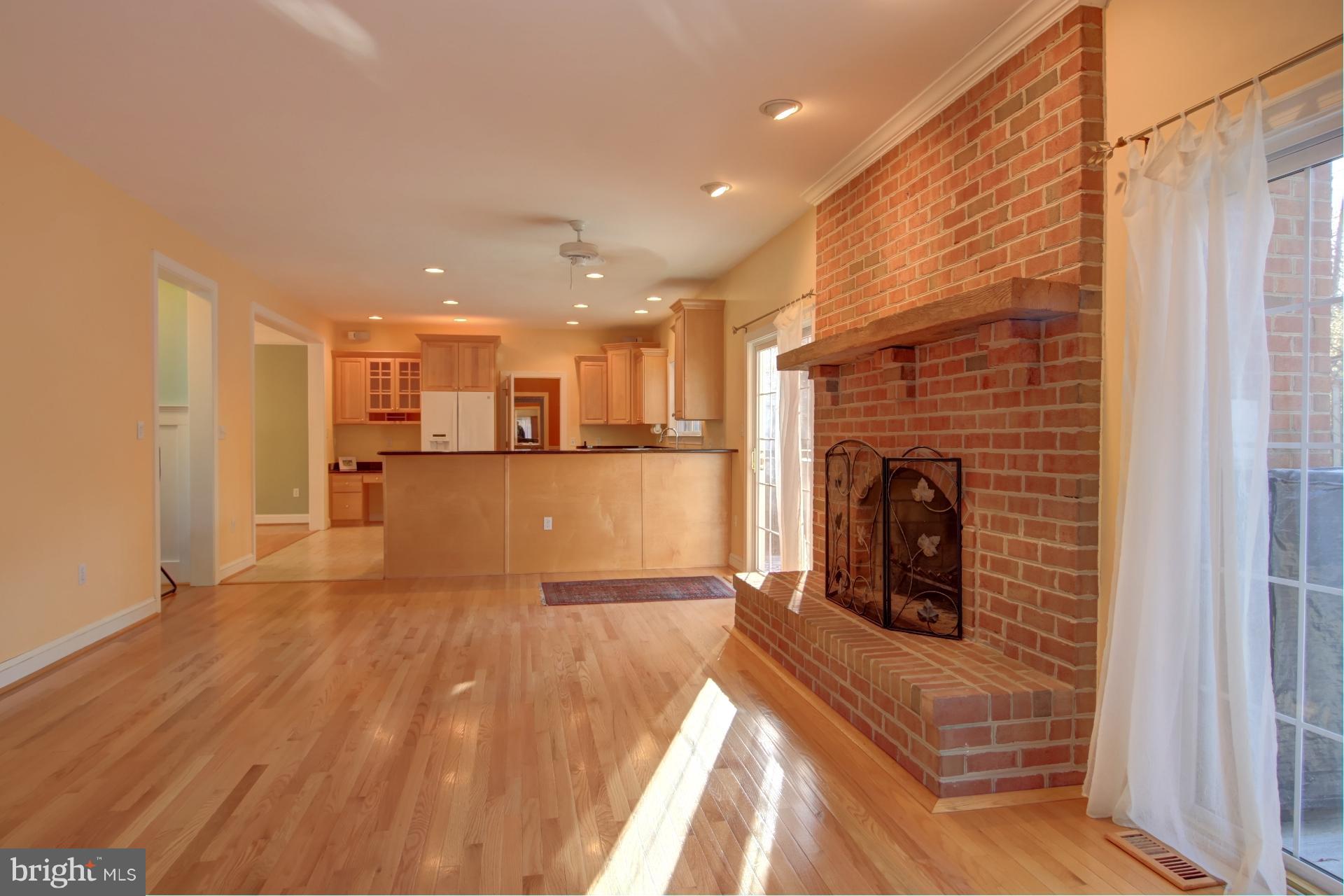 2700 Ogleton Road Annapolis, MD 21403 - Photo 11 of 30 Family Room