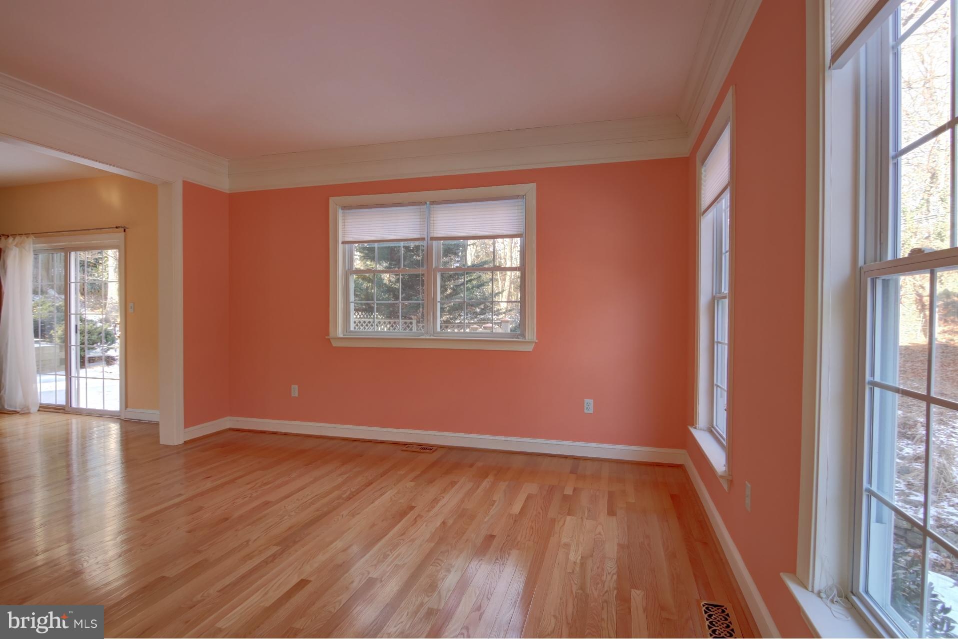 2700 Ogleton Road Annapolis, MD 21403 - Photo 8 of 30 Living Room