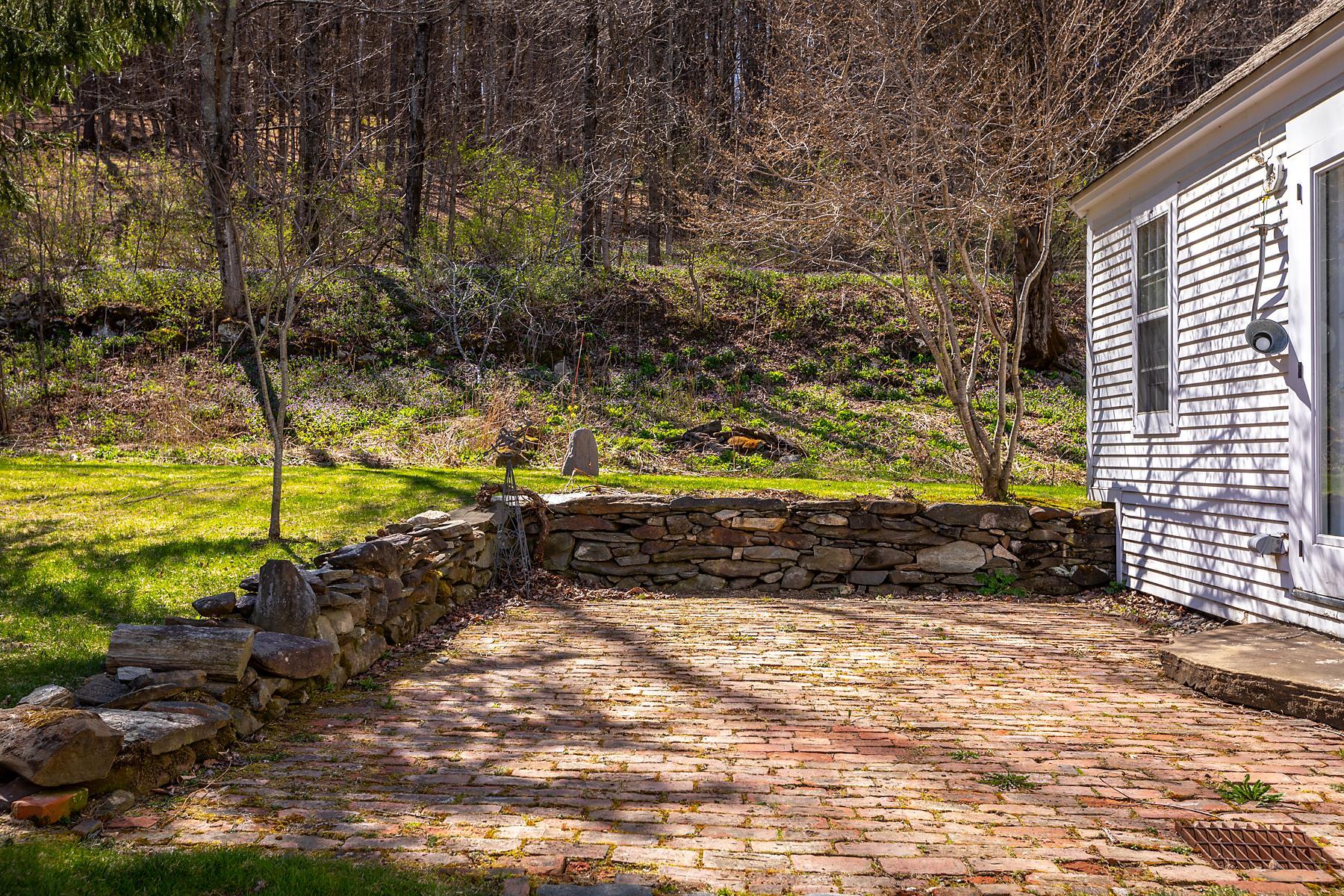 4896 S Road Woodstock, VT 05071 - Photo 5 of 38