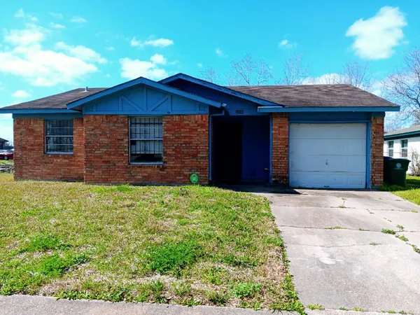 $1,400 | 11830 Mosscrest Drive, Houston, TX 77048