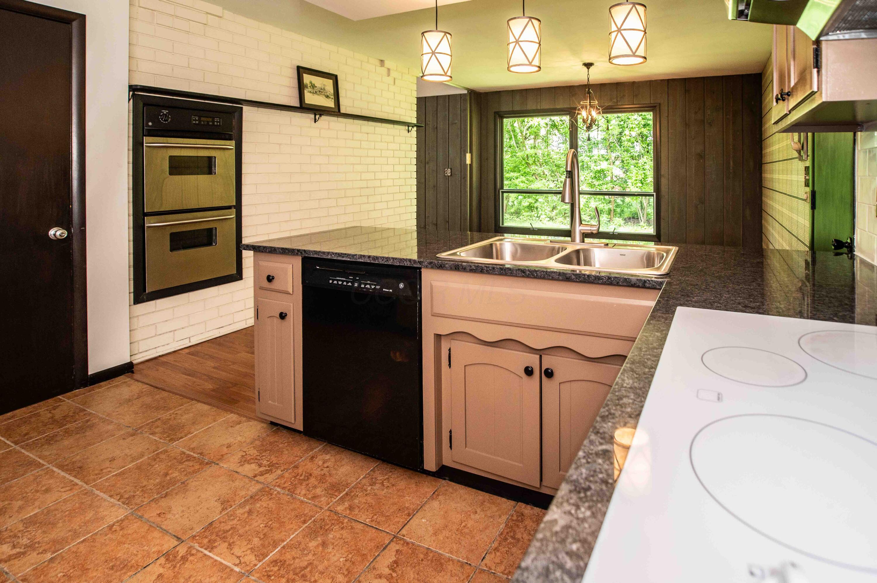 613 Old Farm Road Columbus, OH 43213 - Photo 27 of 70 -midcentury-072