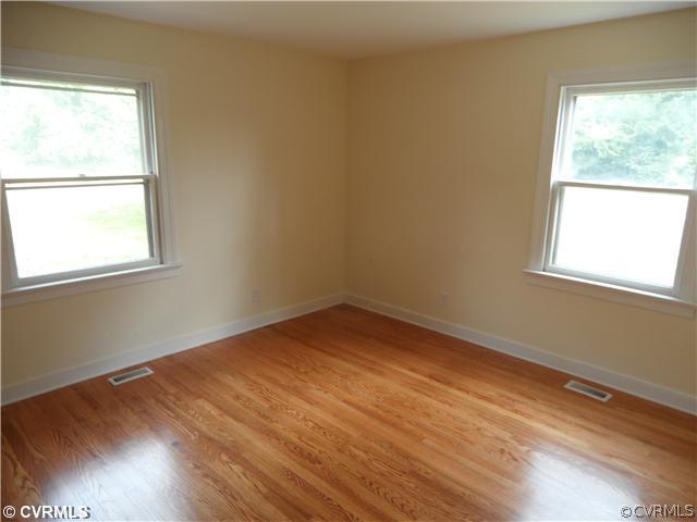 8321 Elkhardt Road North Chesterfield, VA 23235 - Photo 8 of 13 Gallery Image 8