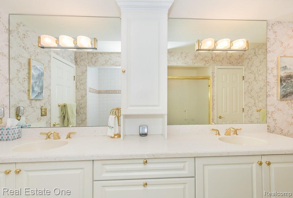 2545 Munster Road Rochester Hills, MI 48309 - Photo 15 of 33