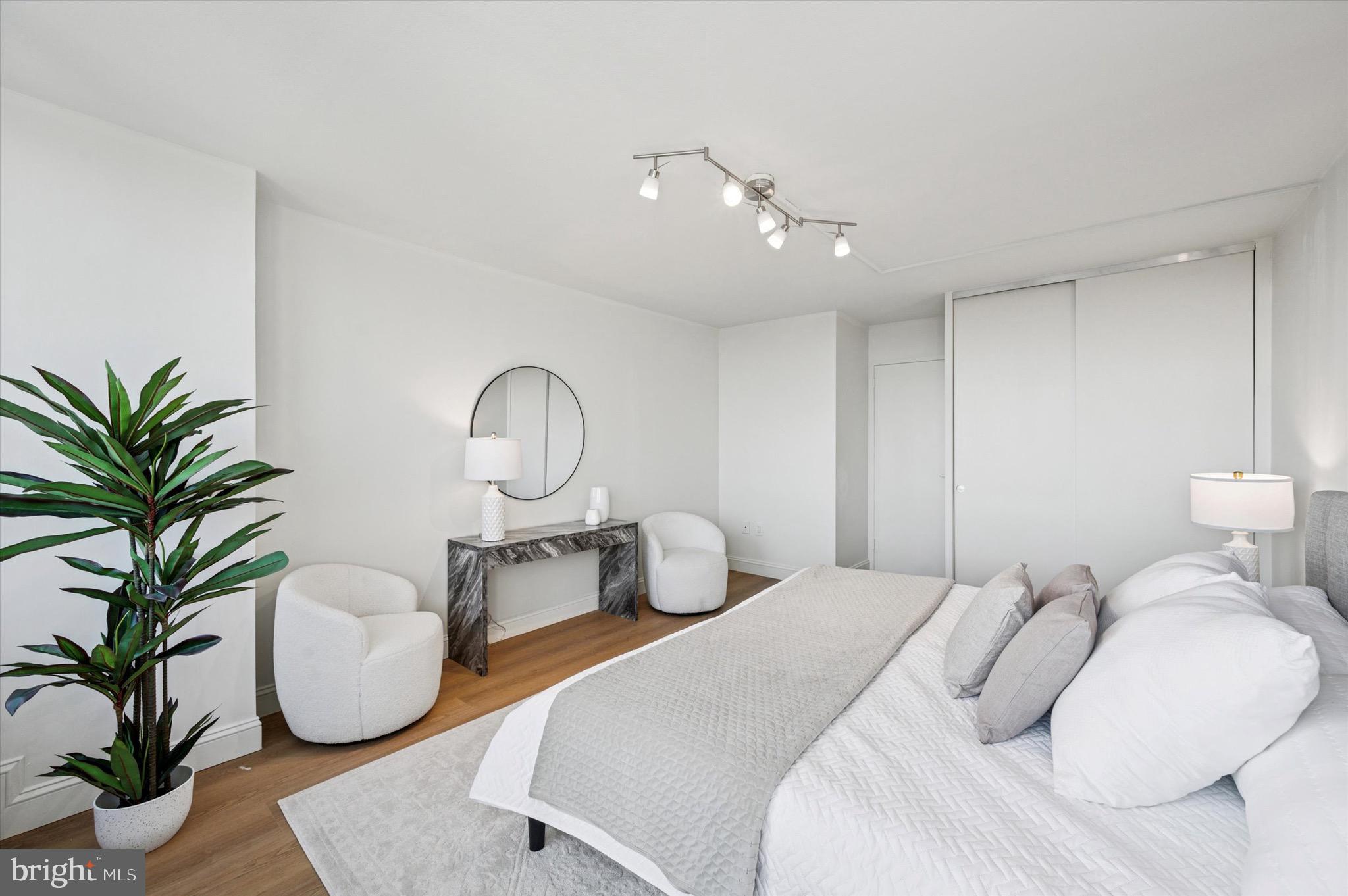 604 South Washington Square, Unit 1015 Philadelphia, PA 19106 - Photo 14 of 24 a bedroom with furniture and a mirror