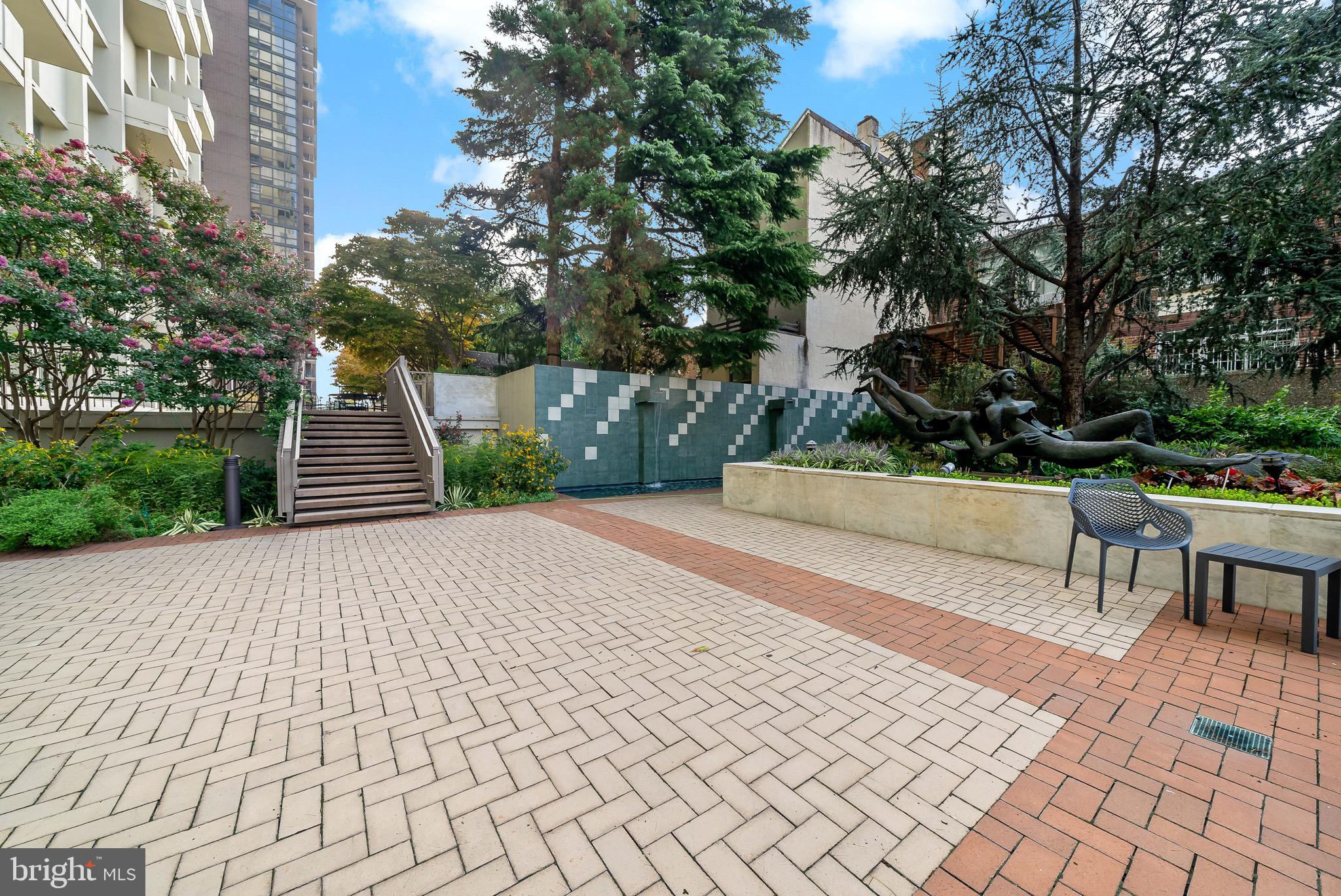 604 South Washington Square, Unit 1015 Philadelphia, PA 19106 - Photo 21 of 24 a view of a outdoor space