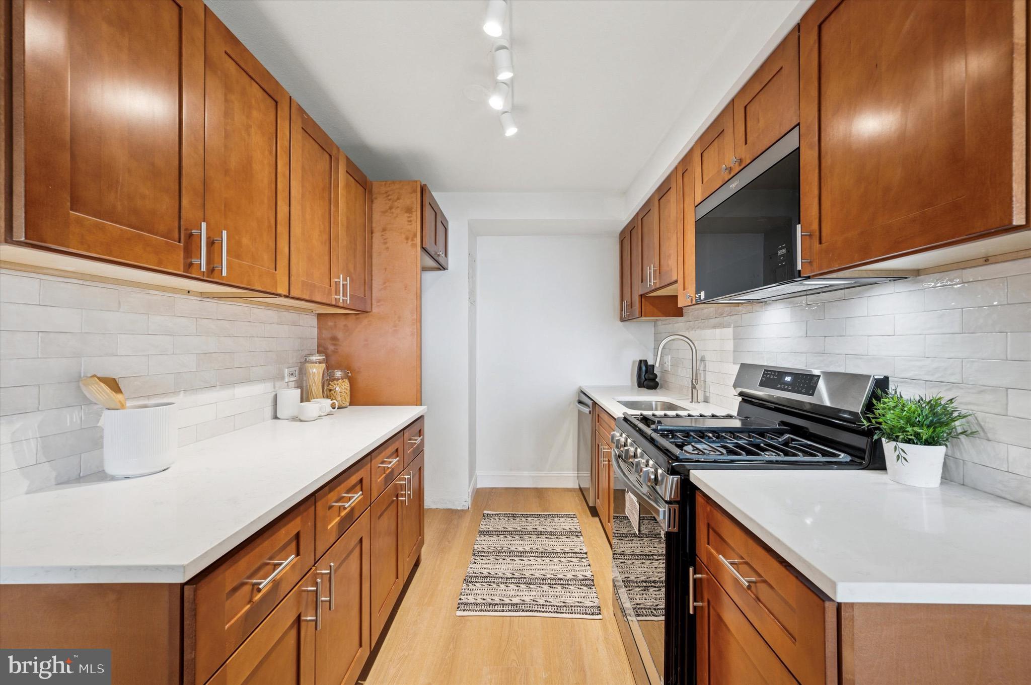 604 South Washington Square, Unit 1015 Philadelphia, PA 19106 - Photo 8 of 24 a kitchen that has a sink and a stove