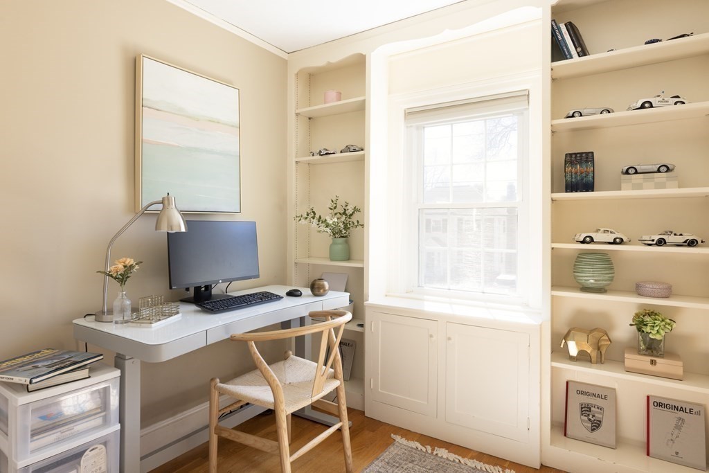 274 Beverly Road Brookline, MA 02467 - Photo 13 of 18 a workspace with furniture and window