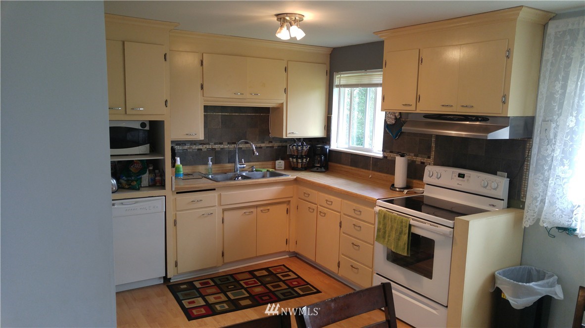 11054 Southeast 181st Street Renton, WA 98055 - Photo 5 of 16 Gallery Image 5