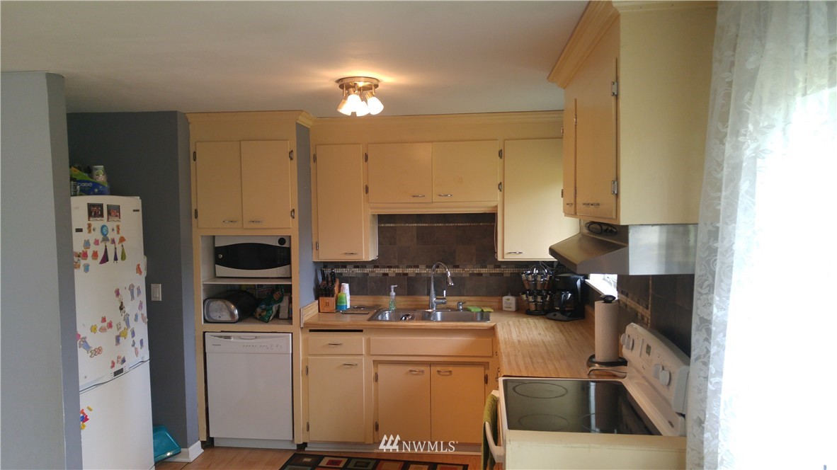 11054 Southeast 181st Street Renton, WA 98055 - Photo 6 of 16 Gallery Image 6