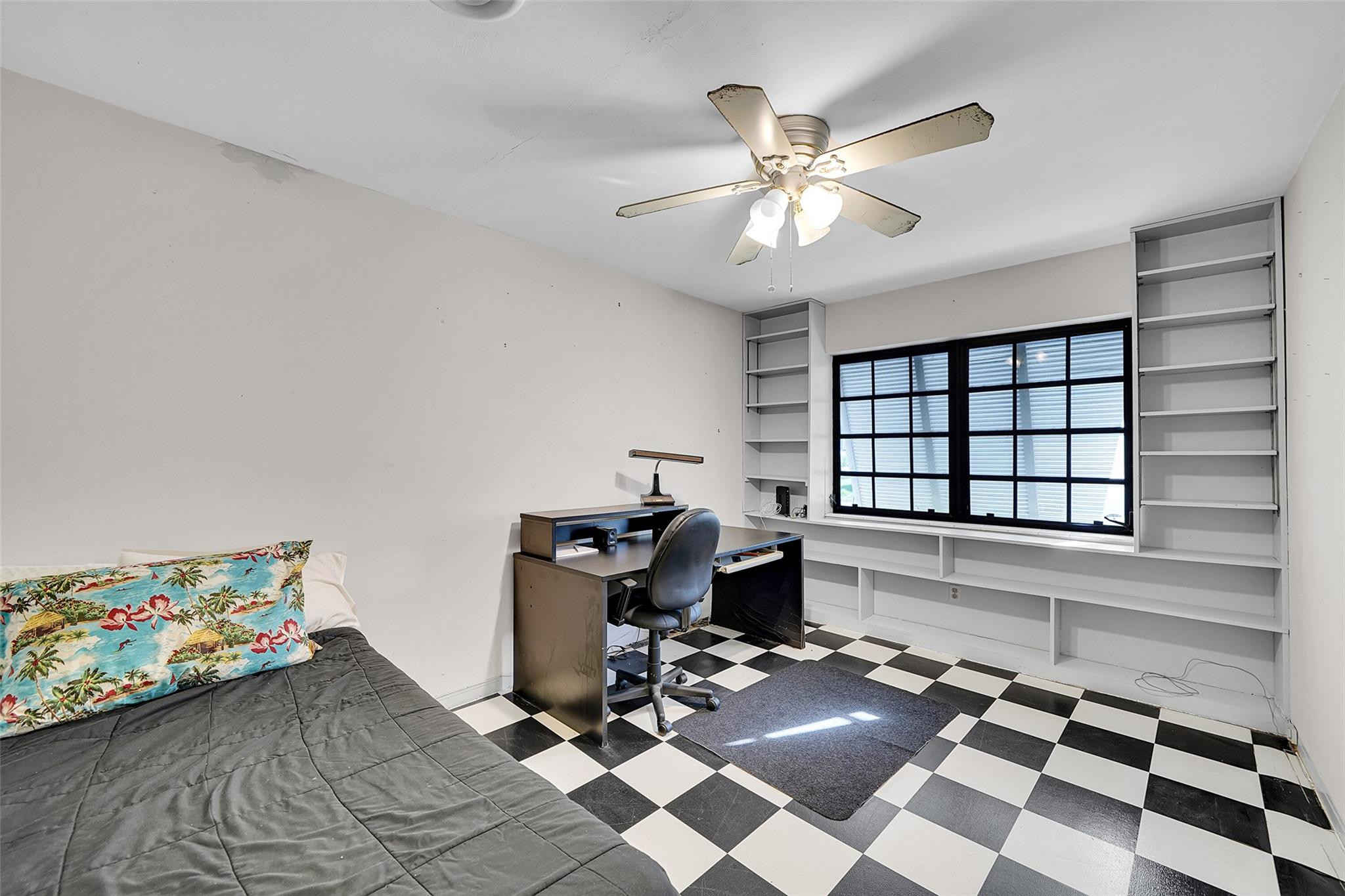 238 Southeast 3rd Street Dania Beach, FL 33004 - Photo 21 of 34 a workspace with furniture and window