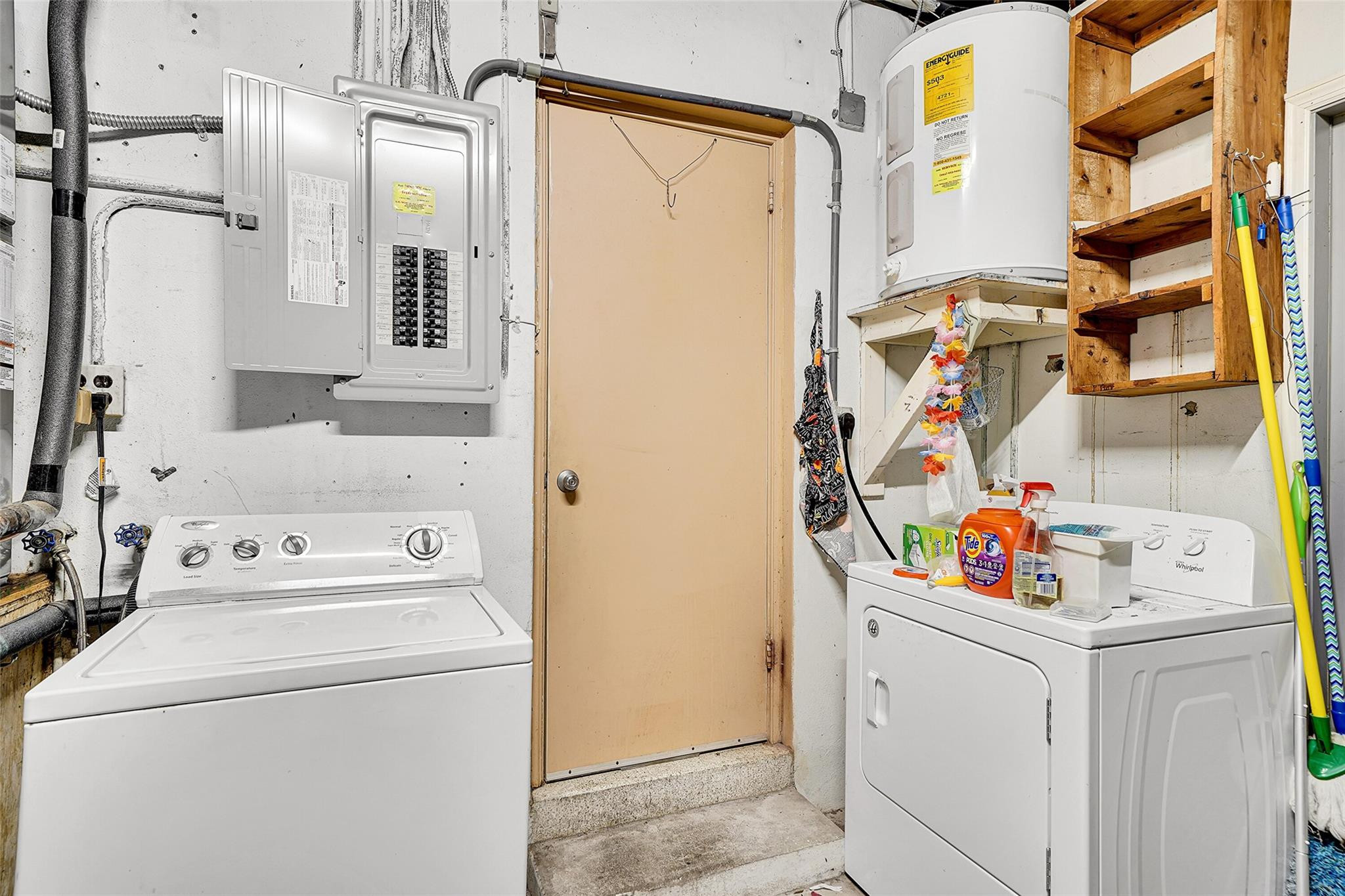 238 Southeast 3rd Street Dania Beach, FL 33004 - Photo 27 of 34 a utility room with dryer and washer