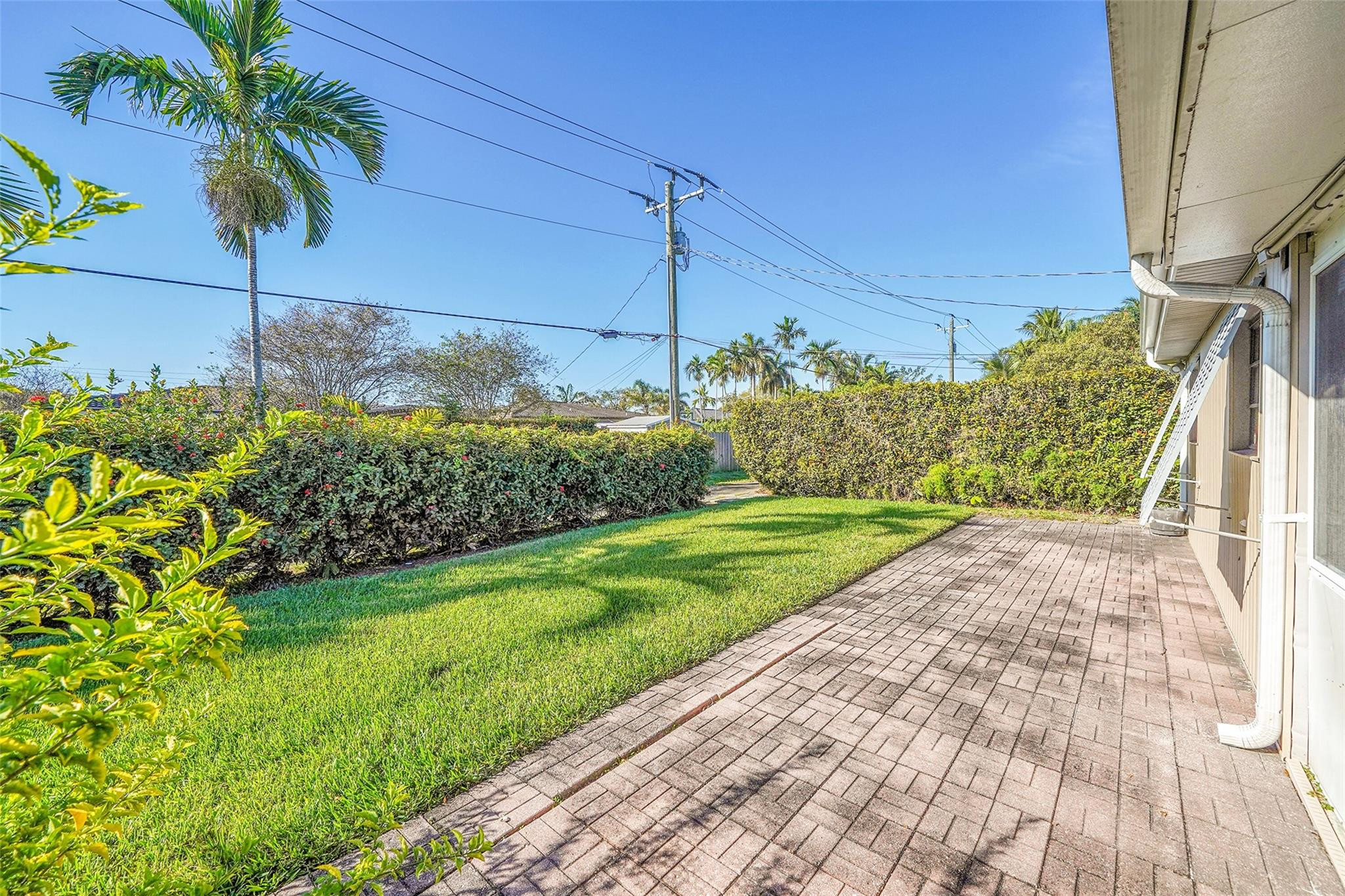 238 Southeast 3rd Street Dania Beach, FL 33004 - Photo 32 of 34 a view of a garden with a pathway