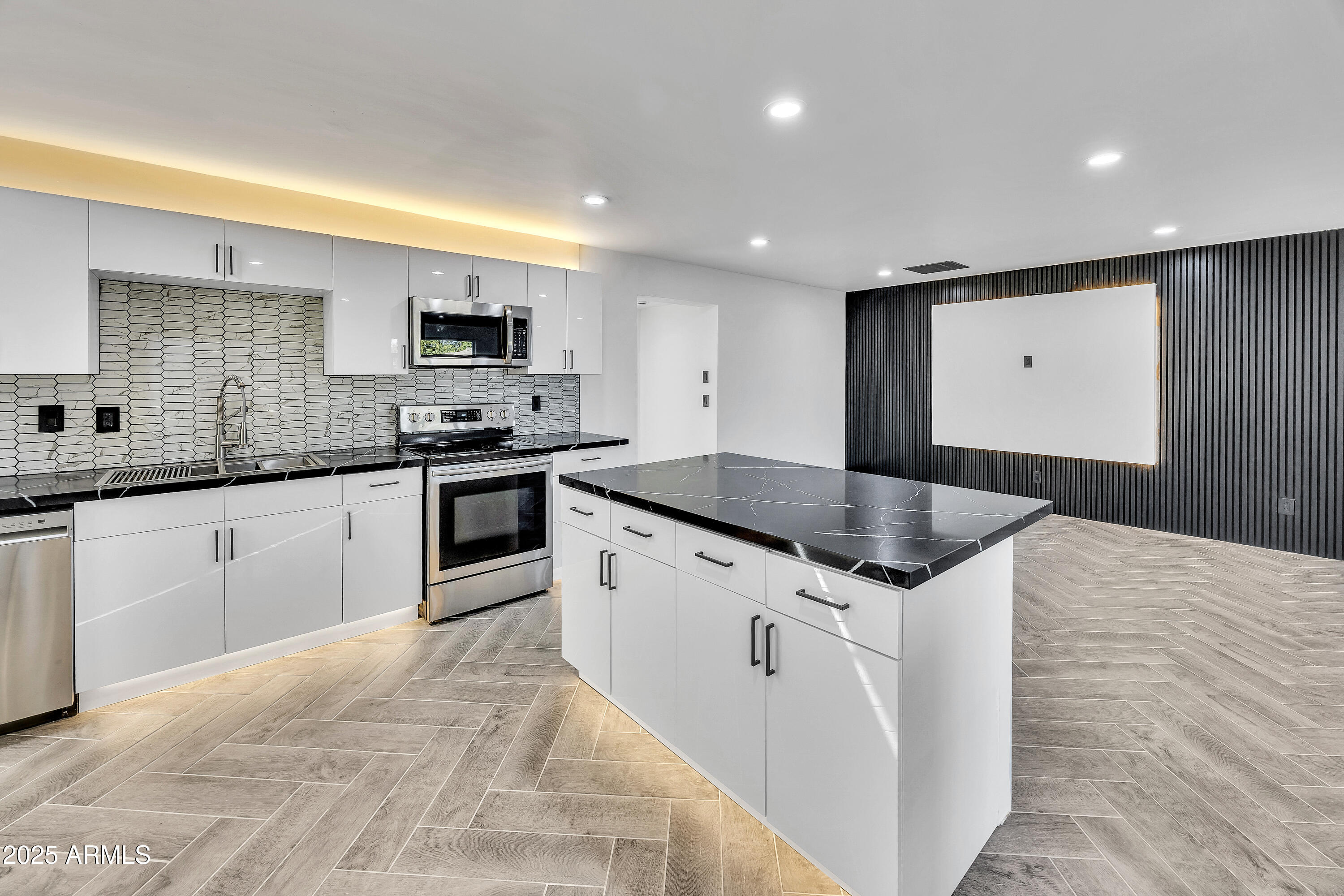 6017 West Colter Street Glendale, AZ 85301 - Photo 11 of 41 NCP18866