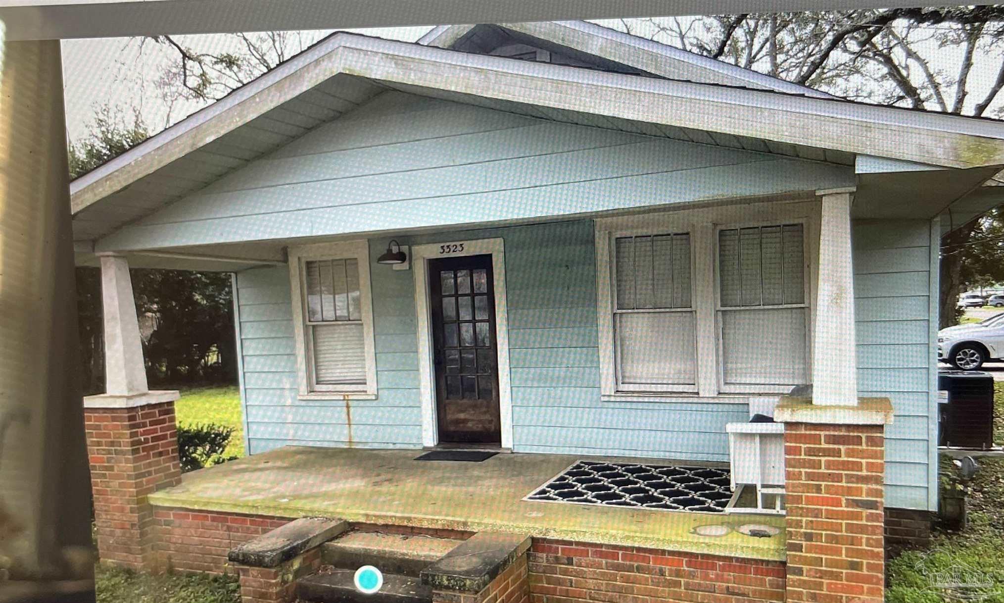 a view of a entryway of the house