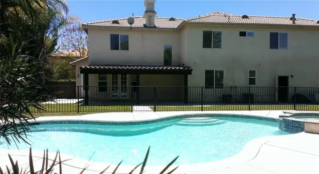 a swimming pool with the view of the house