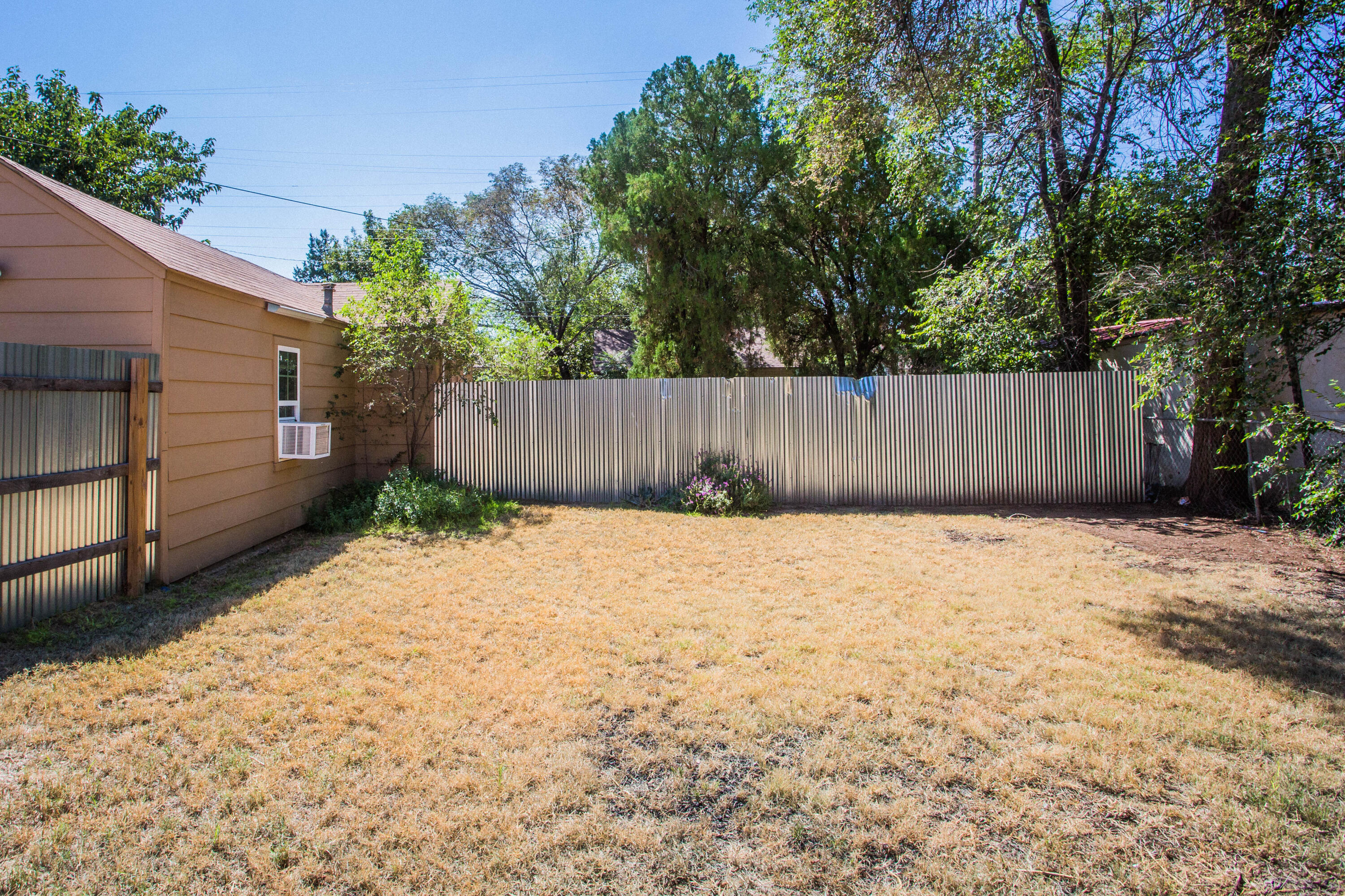 2507 26th Street, Unit FRONT Lubbock, TX 79410 - Photo 24 of 26 5V2A1019