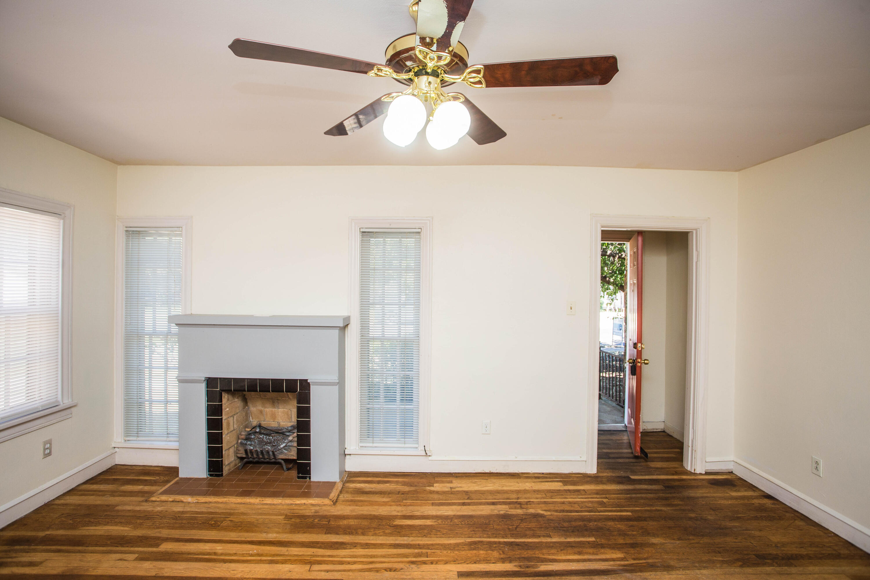 2507 26th Street, Unit FRONT Lubbock, TX 79410 - Photo 4 of 26 5V2A1014