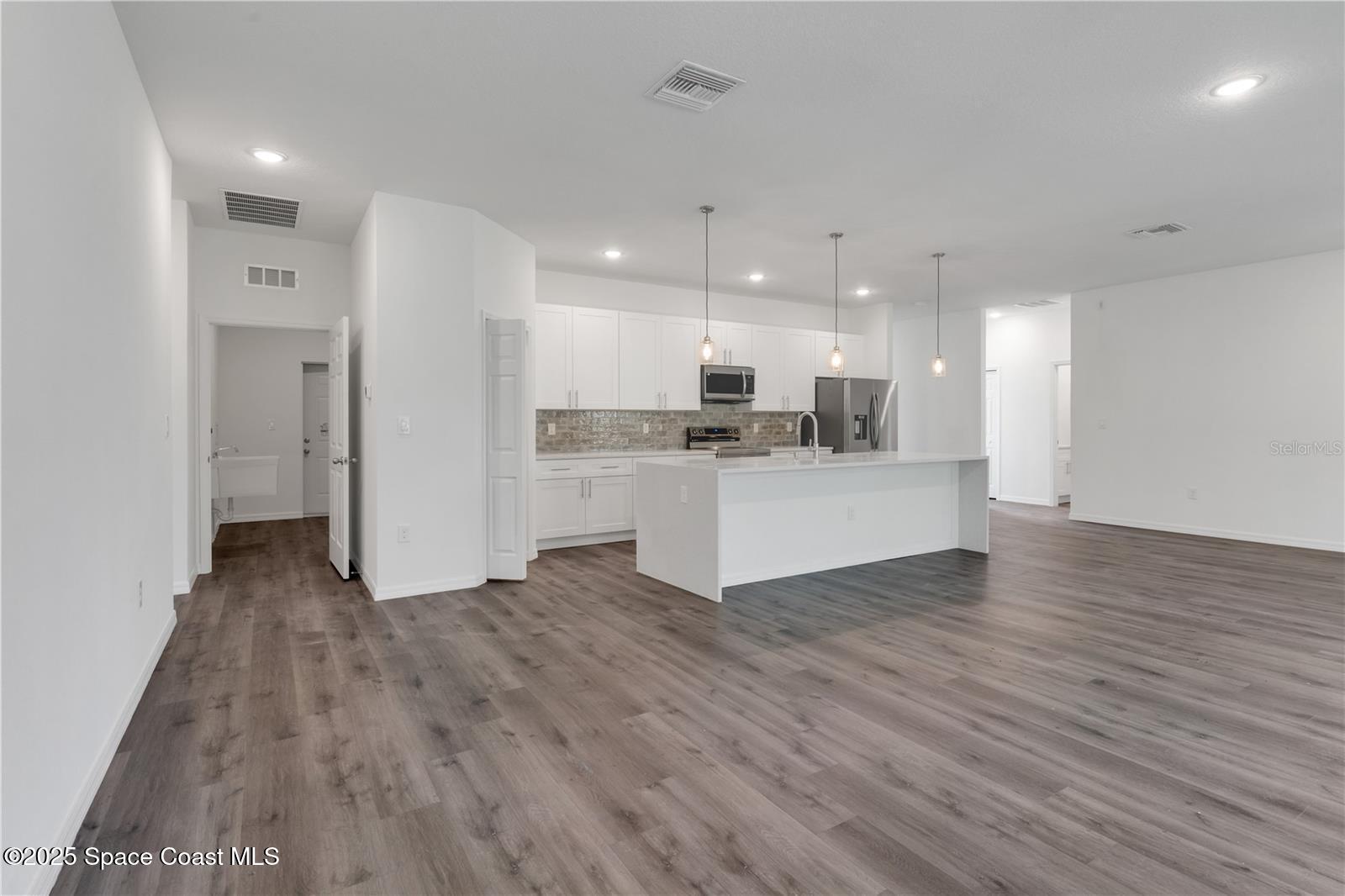 263 Trilby Road Southwest Palm Bay, FL 32908 - Photo 7 of 33 GetMedia (4)